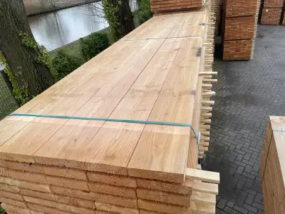 Ca. 90x Douglas Planken Fijnbezaagd, 43x200mm, lengte 300cm – kavel bij Onlineveilingmeester