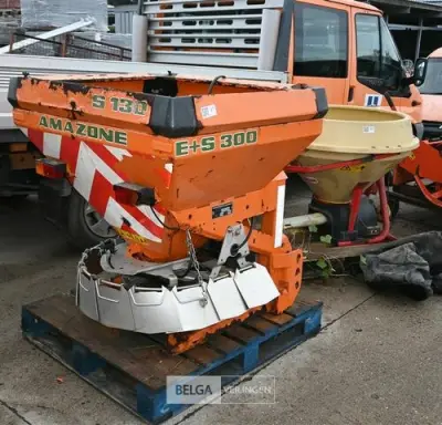 AMAZONE strooier voor achter tractor – kavel bij Belga Veilingen