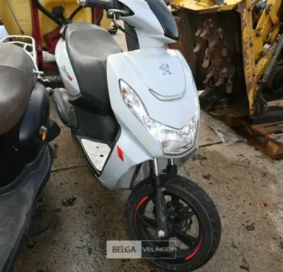 PEUGEOT KISBEE scooter – kavel bij Belga Veilingen