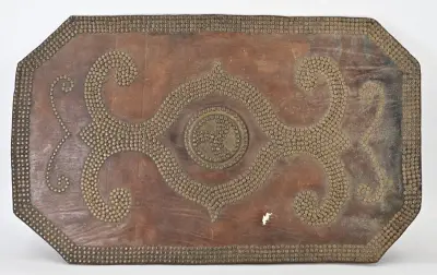 Lederen schild, 99 x 59 cm – kavel bij Twents Veilinghuis