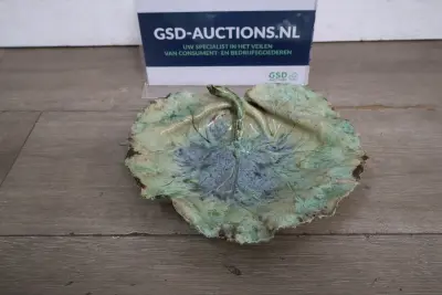 Keramisch bladvormig schaaltje' – kavel bij GSD Auctions, Zoeterwoude