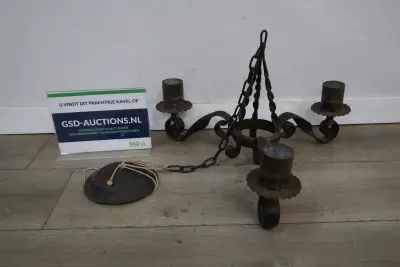 Smeedijzeren kroonluchter' – kavel bij GSD Auctions, Zoeterwoude
