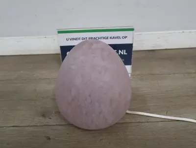 Roze lampenbol van glas – kavel bij GSD Auctions, Zoeterwoude