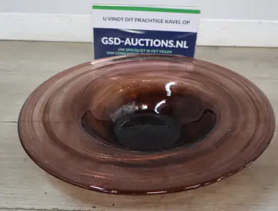 Donkerroze glazen schaal – kavel bij GSD Auctions, Zoeterwoude