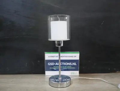 Moderne tafellamp met glazen kap – kavel bij GSD Auctions, Zoeterwoude