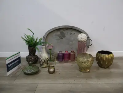 Set decoratieve vazen en dienblad – kavel bij GSD Auctions, Zoeterwoude