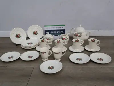 Wedgwood Servies - 'Moss Rose' – kavel bij GSD Auctions, Zoeterwoude