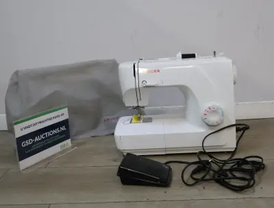Singer naaimachine met voetpedaal – kavel bij GSD Auctions, Zoeterwoude