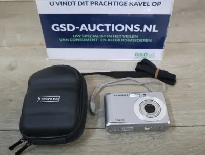Samsung digitale camera met cameratas – kavel bij GSD Auctions, Zoeterwoude