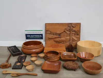 Diverse houten decoratieve items – kavel bij GSD Auctions, Zoeterwoude