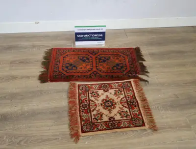 Set van twee kleine vintage kleedjes – kavel bij GSD Auctions, Zoeterwoude