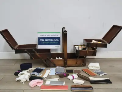 Vintage houten naaidoos met inhoud – kavel bij GSD Auctions, Zoeterwoude