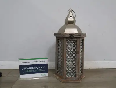 Decoratieve lantaarn met houten/metalen frame – kavel bij GSD Auctions, Zoeterwoude