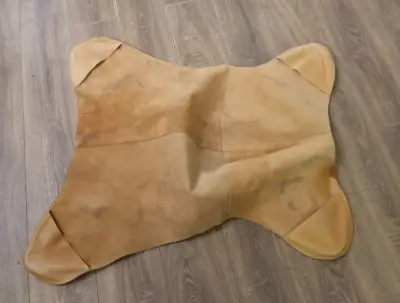 Leren karpet – kavel bij GSD Auctions, Zoeterwoude