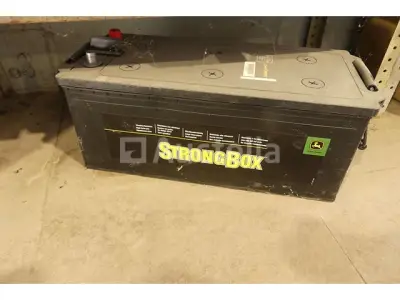 John Deere Sterkbox Batterij – kavel bij Auctelia, Binche