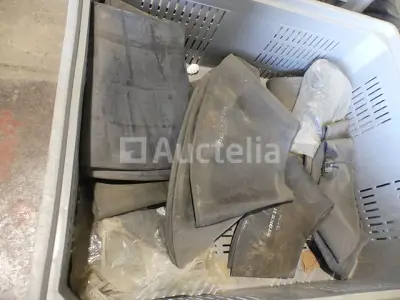 Auctelia: Zagen, persen, planken, gereedschap, landbouwmachines – veiling bij Auctelia