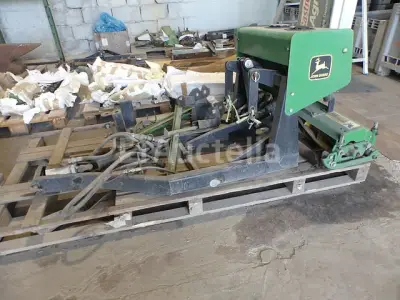 John Deere Maaiarm – kavel bij Auctelia, Binche