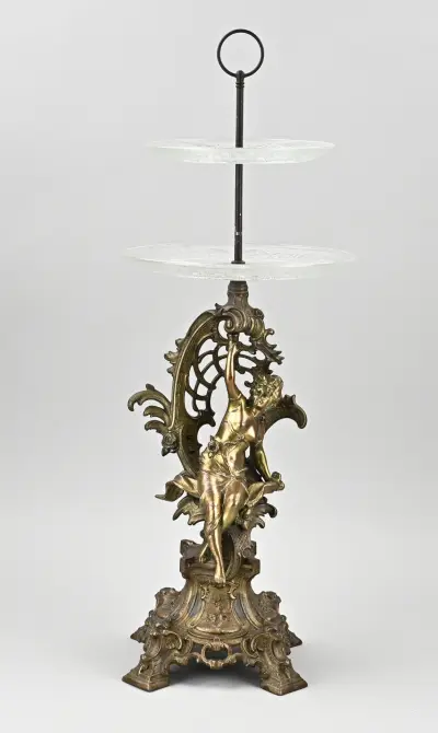 Bronzen etagère, H 64 cm – kavel bij Twents Veilinghuis