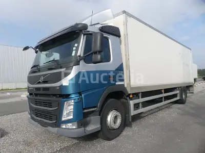 Auctelia: Koelwagens, boxtrucks, wegtractoren, opleggers, kantoorcabine – veiling bij Auctelia