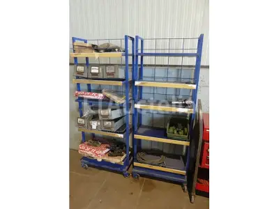 2 Metalen planken + inhoud – kavel bij Auctelia, Binche