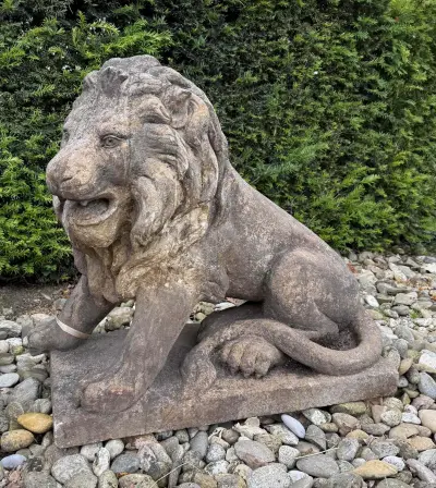 Zandstenen beeld, Staande leeuw – kavel bij Twents Veilinghuis