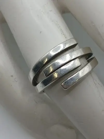 Zilveren ring met spiraalvorm en 925 keurmerk – kavel bij De Kringwinkel, Diest