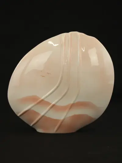Postmoderne Porseleinen Schijfvaas – Porcelaine Virebent (Frankrijk, jaren '70/'80) – kavel bij De Kringwinkel, Antwerpen