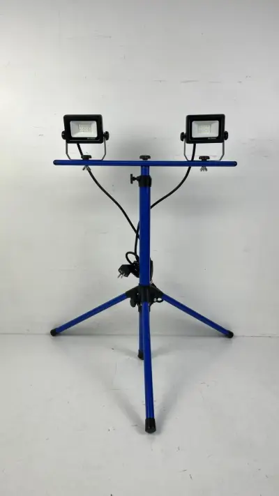 Werklamp Hyundai LED op statief dubbele bouwlamp met T-bar – kavel bij De Kringwinkel, Waardamme