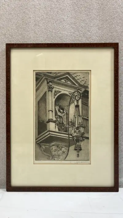 Ets J. Severin Mariabeeld gevelkapel met straatlantaarn in kader – kavel bij De Kringwinkel, Waardamme