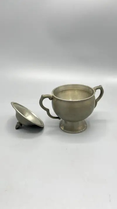 Suikerpot tin met deksel oren vintage klassiek tafelservies – kavel bij De Kringwinkel, Waardamme