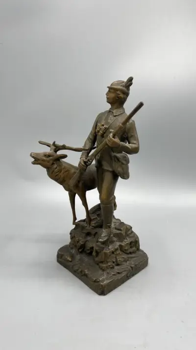 Sculptuur jager met edelhert régule vintage jachttafereel bronslook – kavel bij De Kringwinkel, Waardamme