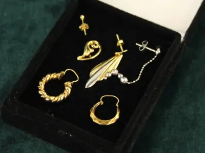 6 enkele oorbellen in 18 karaat goud – kavel bij De Kringwinkel, Antwerpen