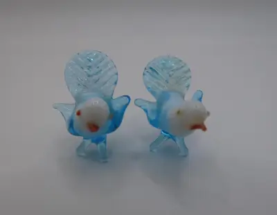 Set van twee vintage glazen miniatuurvogeltjes – kavel bij De Kringwinkel, Diest