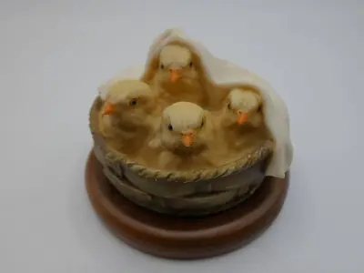 Italiaans beeldje met kuikentjes in mandje door Giuseppe Armani – kavel bij De Kringwinkel, Diest