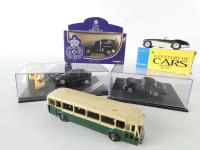 Set van 5 modelauto's en een busje, diverse merken en types – kavel bij De Kringwinkel, Heverlee
