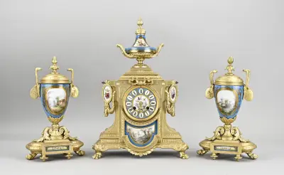 3-Delig Sevres pendule stel, 1880 – kavel bij Twents Veilinghuis