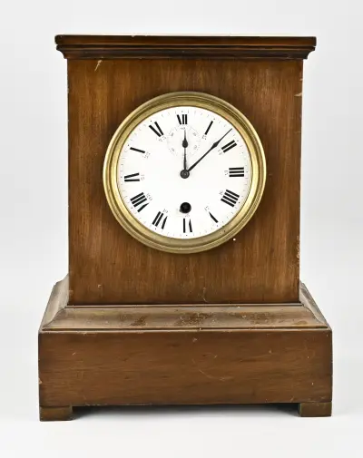 Mahonie tafelklok, H 47 cm – kavel bij Twents Veilinghuis