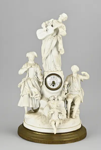 Pendule (bisquit porselein), H 44 cm – kavel bij Twents Veilinghuis