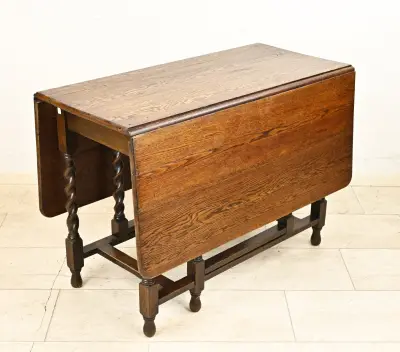 Engelse hangoortafel, 1900 – kavel bij Twents Veilinghuis