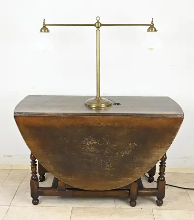 Eiken gate-leg tafel met lamp – kavel bij Twents Veilinghuis
