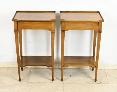 2x Bijzettafel (kersen) – kavel bij Twents Veilinghuis