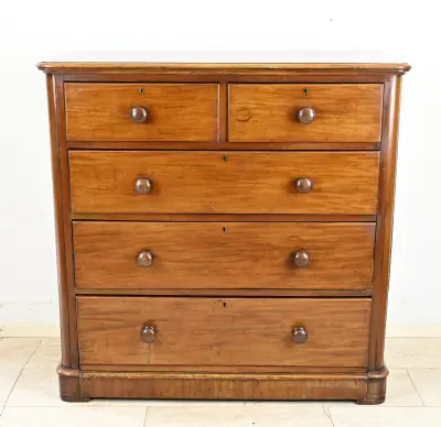 Engelse commode (mah.) – kavel bij Twents Veilinghuis