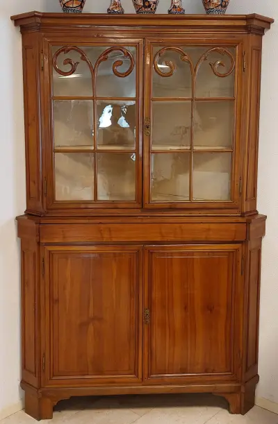 Kersen hoekkast, 1860 – kavel bij Twents Veilinghuis