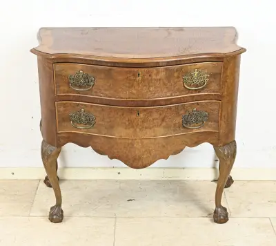 Wortelnoten commode – kavel bij Twents Veilinghuis