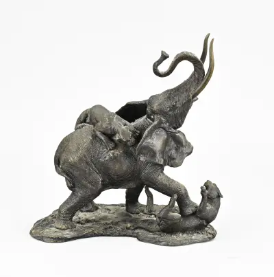 Bronzen beeld, Olifant met aanvallende leeuwen – kavel bij Twents Veilinghuis