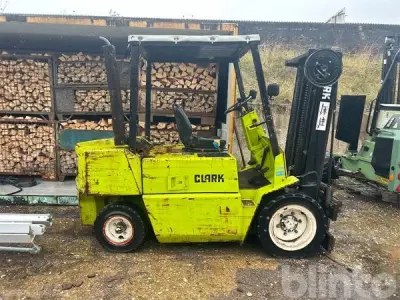 Diesel-Gabelstapler Clark DPM 30 N (Defekt,1987) – kavel bij Blinto, Rheinbreitbach