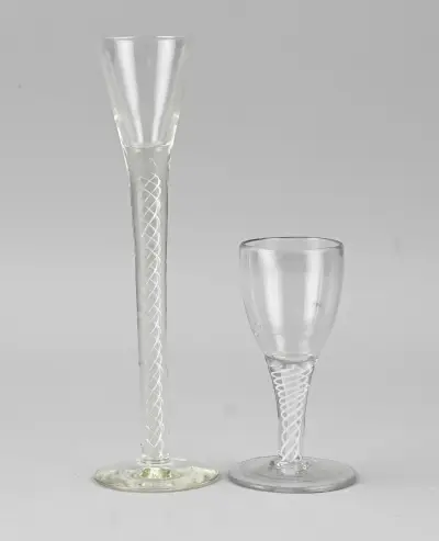2x Antiek slingerglas – kavel bij Twents Veilinghuis