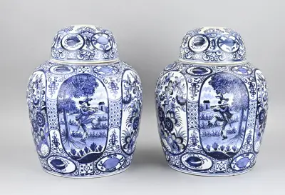 2x Dekselvaas, H 34 cm – kavel bij Twents Veilinghuis