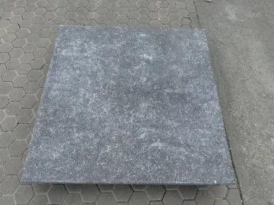 24 M2 Betontegel Hardsteenlook 100x100x6 Cm – kavel bij XL Auctions