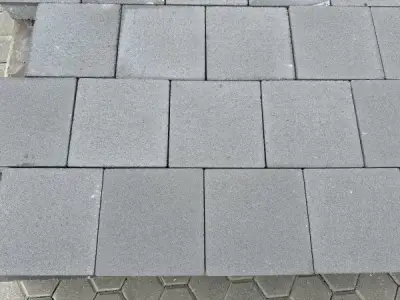 112,32 M2 Betonsteen Medium Grey 20x20x6 Cm – kavel bij XL Auctions